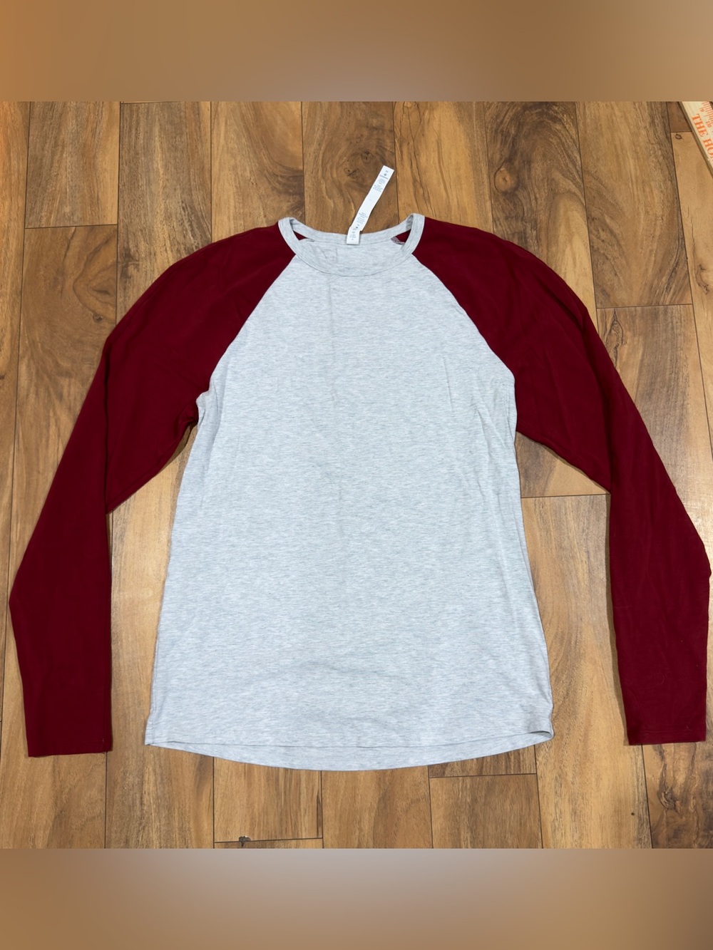 Lululemon Bodhi Long Sleeve Shirt Mens M Gray/Burgundy Baseball Raglan Crew Neck